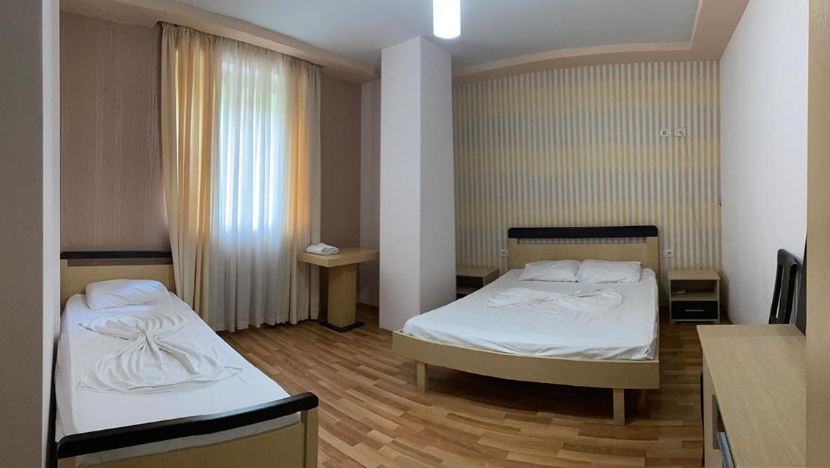 Kukesi Resort Azem Lini Екстериор снимка